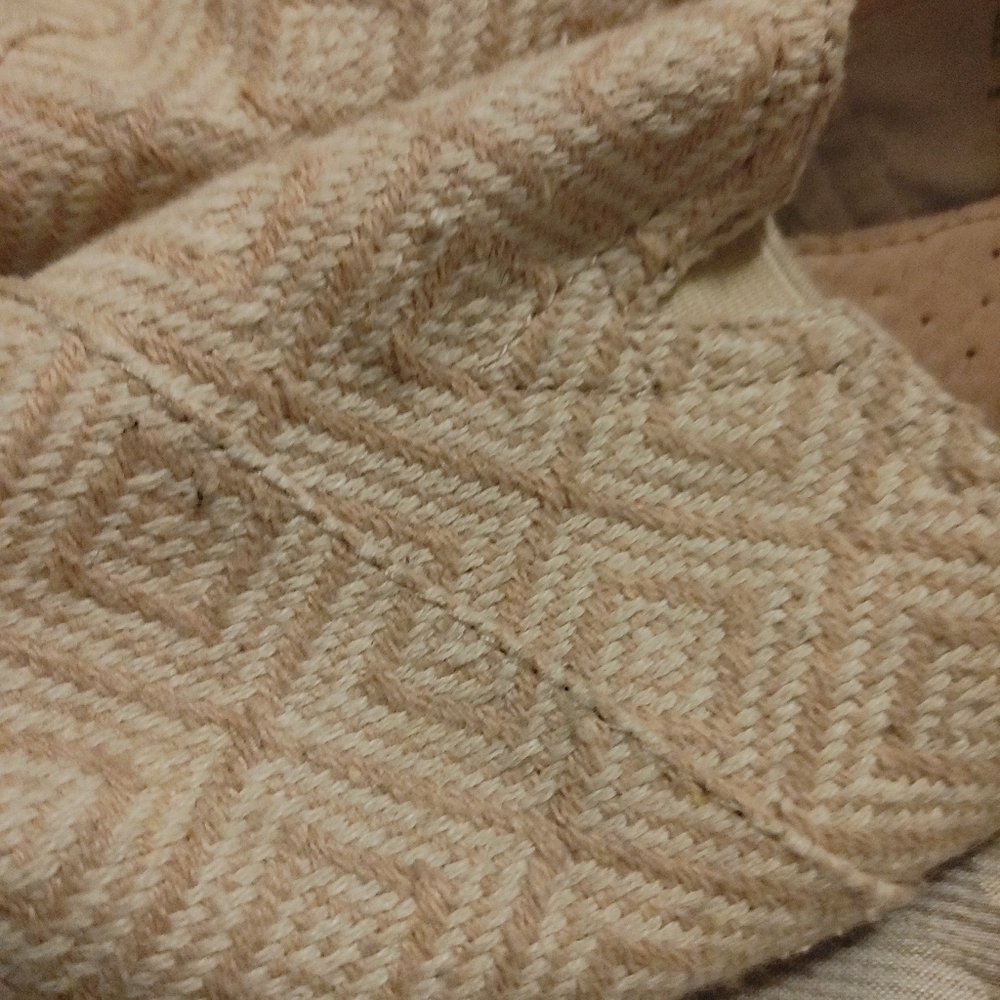 Toms - Picture 2 of 3